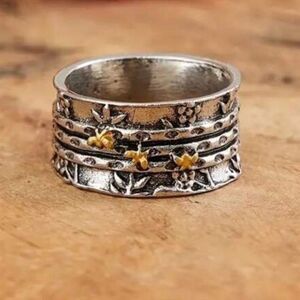 Silver bee Ring M424